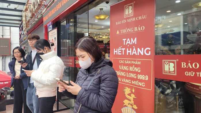 Đổ x&ocirc; mua v&agrave;ng , bạc trong cơn sốt đầu năm 2026 - Ảnh 1.