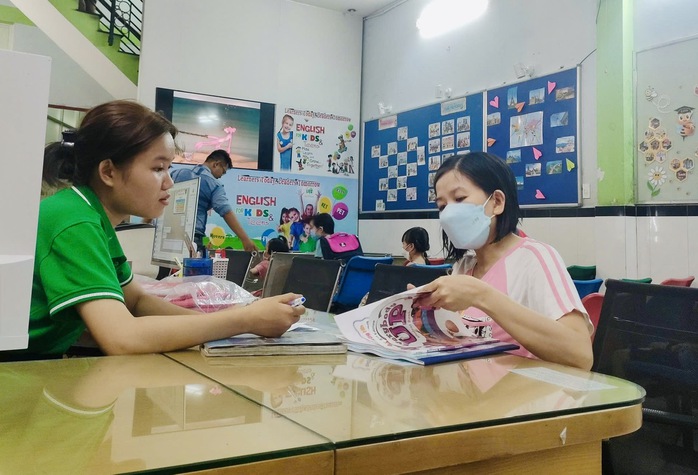 "Nội lực hóa" từ cơn sốt chứng chỉ ngoại ngữ quốc tế - Ảnh 1. "Nội lực hóa" từ cơn sốt chứng chỉ ngoại ngữ quốc tế - Ảnh 1.