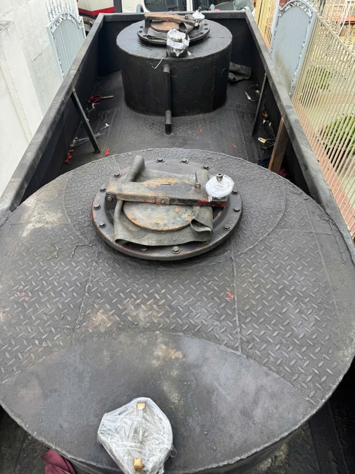 H&igrave;nh ảnh C&ocirc;ng an TPHCM ni&ecirc;m phong b&ecirc;n trong "tập đo&agrave;n" xăng giả - Ảnh 14.