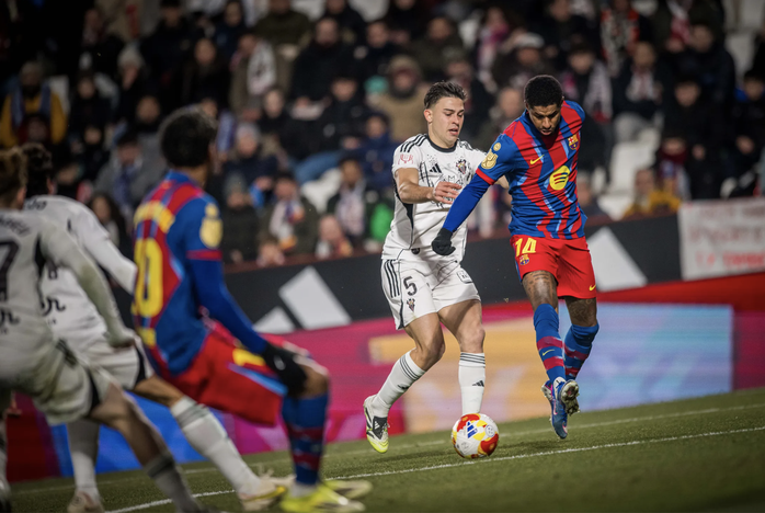  Giải m&atilde; "hiện tượng" Albacete, Barcelona đoạt v&eacute; b&aacute;n kết C&uacute;p Nh&agrave; vua - Ảnh 2.