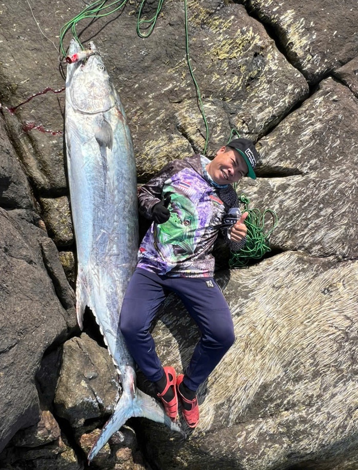 Chiêm ngưỡng cá thu khủng 63kg câu được ở Đà Nẵng tại bán đảo Sơn Trà - Ảnh 1. Chiêm ngưỡng cá thu khủng 63kg câu được ở Đà Nẵng tại bán đảo Sơn Trà - Ảnh 1.