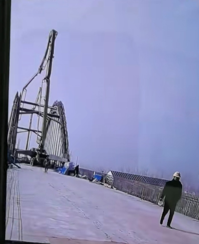 Khoảnh khắc cầu đường sắt 95 m tại Trung Quốc đổ sập không báo trước - Ảnh 2. Khoảnh khắc cầu đường sắt 95 m tại Trung Quốc đổ sập không báo trước - Ảnh 2.