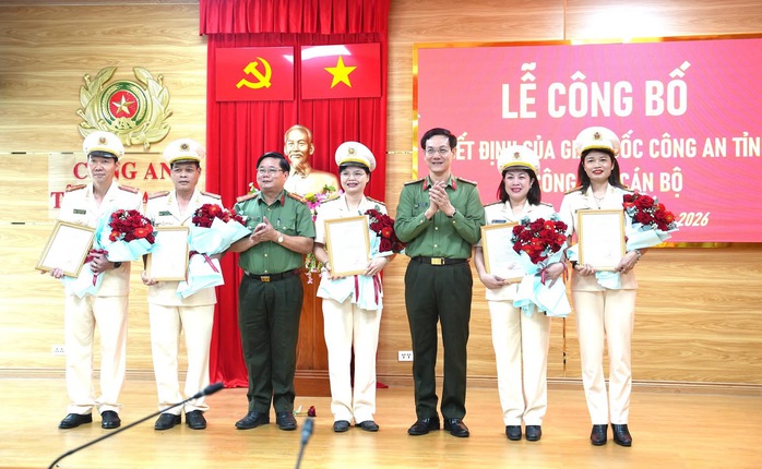 Công an tỉnh Gia Lai công bố các quyết định về công tác cán bộ - Ảnh 1.