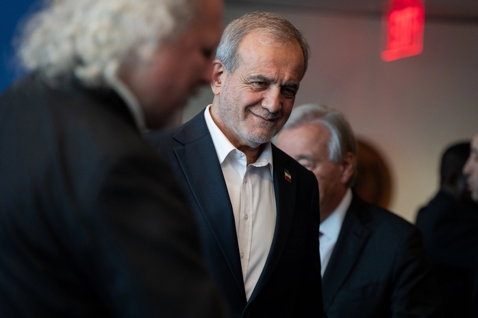 Iran muốn đ&agrave;m ph&aacute;n "c&ocirc;ng bằng v&agrave; b&igrave;nh đẳng" với Mỹ - Ảnh 1.