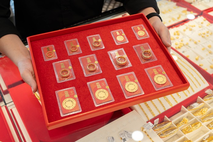 Tối 3-3, gi&aacute; v&agrave;ng miếng SJC, v&agrave;ng nhẫn tăng rất nhanh - Ảnh 1.