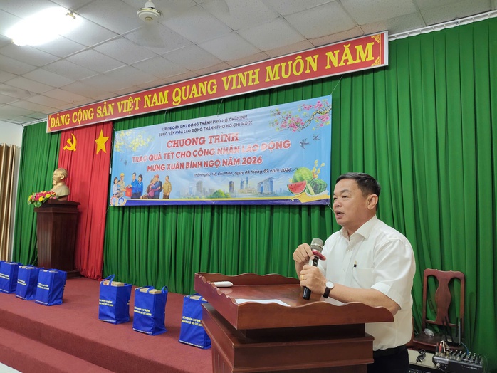 Hàng trăm phần quà Tết nghĩa tình đến với công nhân lao động - Ảnh 1.