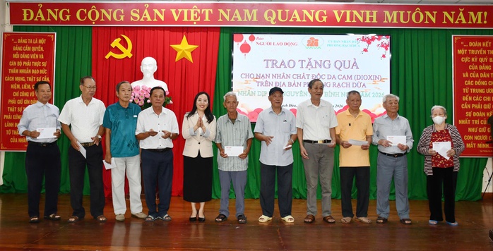 Qu&agrave; Tết nạn nh&acirc;n chất độc da cam tại phường Rạch Dừa mang niềm vui xu&acirc;n 2026 - Ảnh 2.