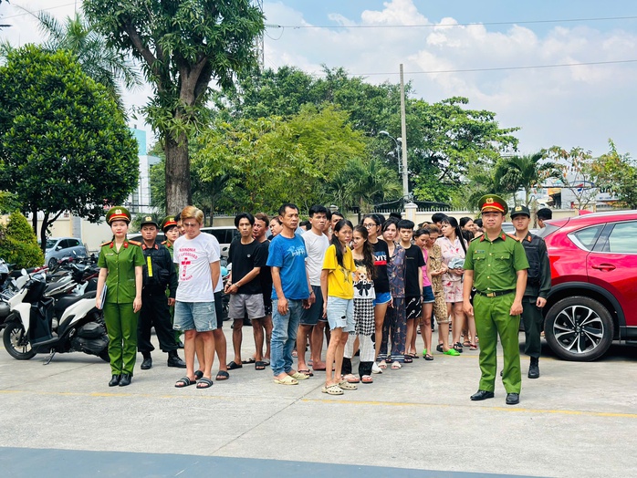Nhiều tổ trinh s&aacute;t C&ocirc;ng an TPHCM bắt giữ 36 người - Ảnh 1.