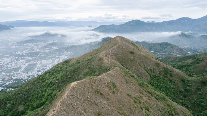 L&agrave;m mới n&uacute;i C&ocirc; Ti&ecirc;n - Ảnh 1.