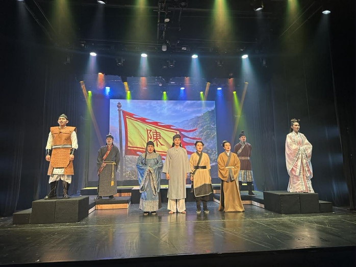 NSƯT Vũ Xuân Trang tạo cơ hội cho diễn viên trẻ tỏa sáng trong kịch sử Việt và văn học - Ảnh 3.