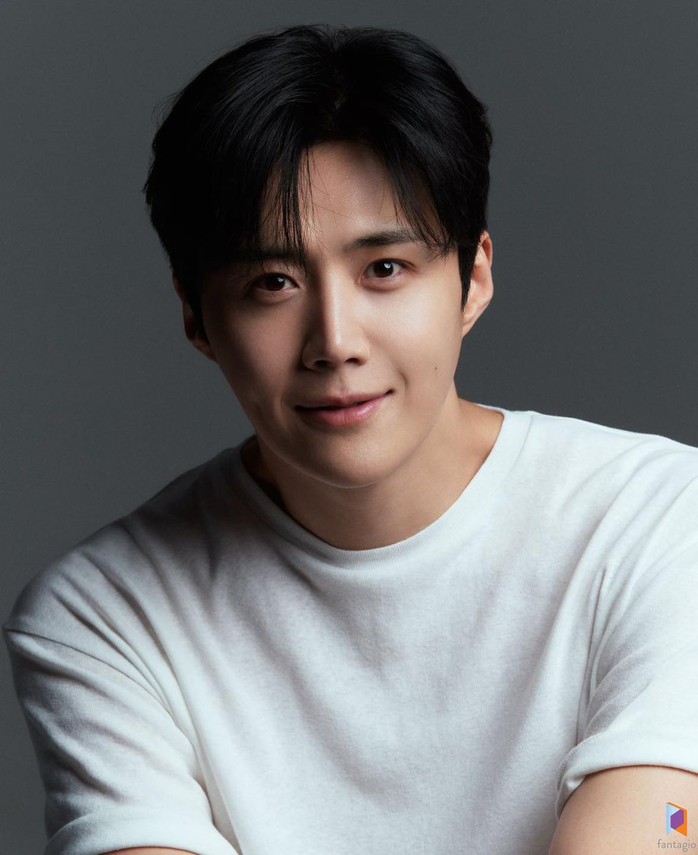 Mỹ nam "Tiếng y&ecirc;u n&agrave;y, anh dịch được kh&ocirc;ng?" xin lỗi, nộp th&ecirc;m thuế - Ảnh 1.