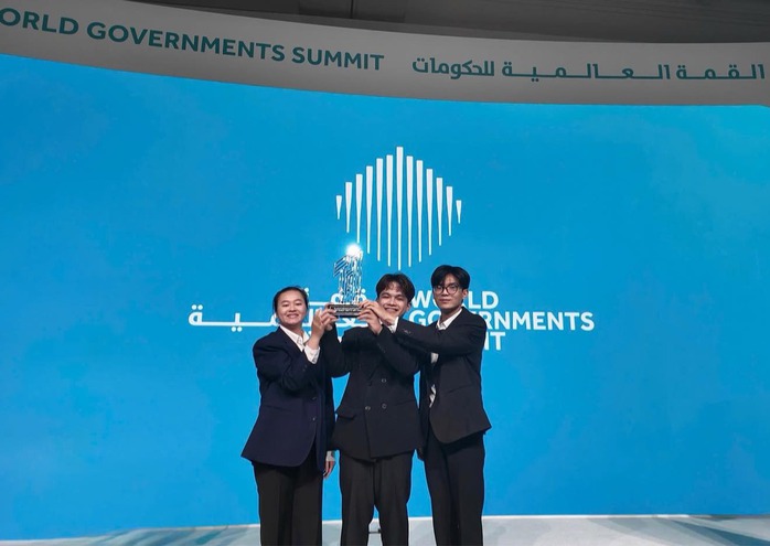 Trường ĐH Lạc Hồng đoạt giải bạc Global Best M-Gov Award 2026 tại Dubai - Ảnh 1.