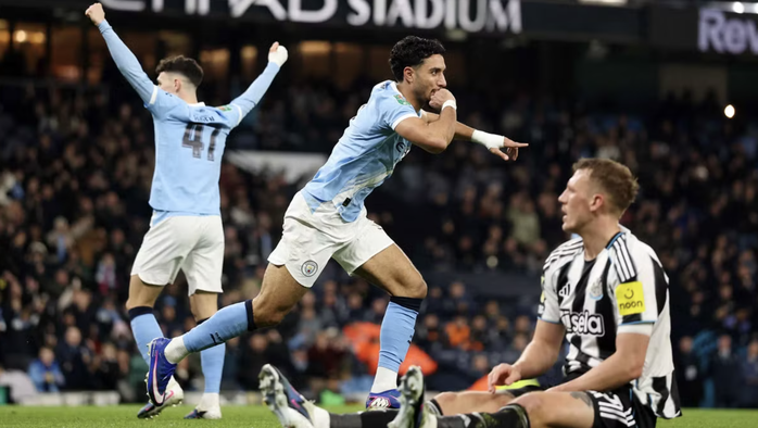 Biến Newcastle th&agrave;nh cựu vương, Man City gi&agrave;nh v&eacute; tranh chung kết League Cup - Ảnh 1.