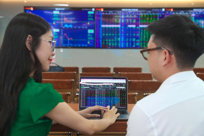 Chứng kho&aacute;n rộng cửa đ&oacute;n nh&agrave; đầu tư ngoại - Ảnh 1.