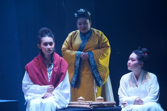 NSƯT Vũ Xuân Trang tạo cơ hội cho diễn viên trẻ tỏa sáng trong kịch sử Việt và văn học - Ảnh 2.