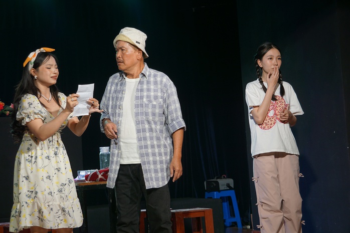 Hữu Nghĩa, Quốc Bảo ra mắt team s&acirc;n khấu Hương S&agrave;i G&ograve;n diễn tại s&acirc;n khấu lầu 1 "5B" - Ảnh 3.