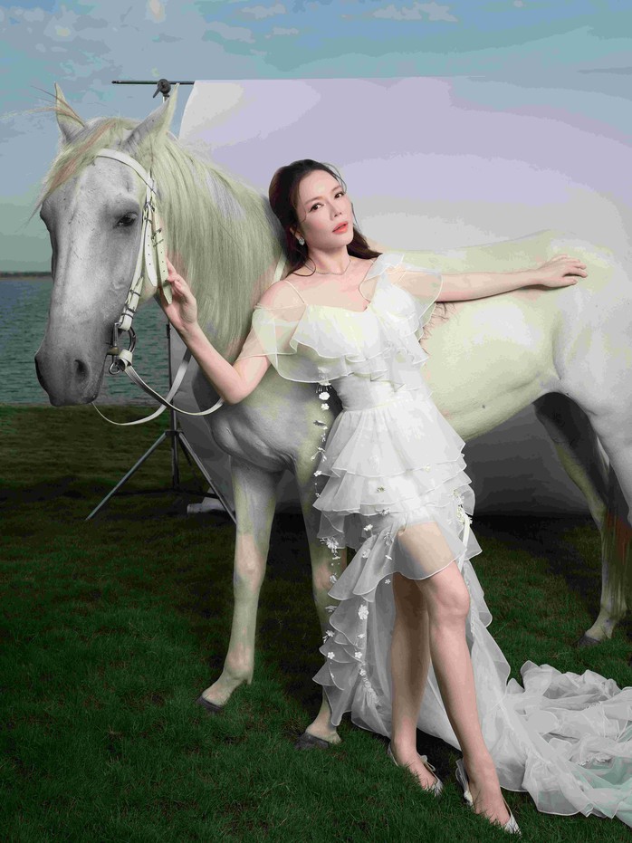 Lý Nhã Kỳ đón Tết Bính Ngọ theo cách riêng - Ảnh 6.