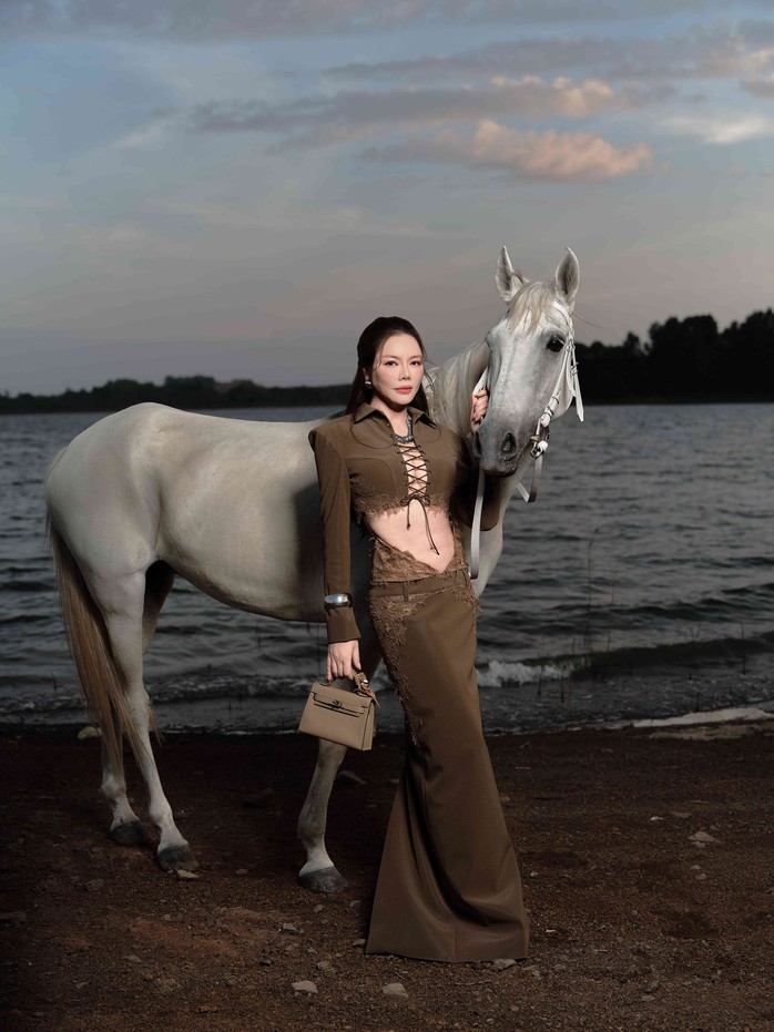 Lý Nhã Kỳ đón Tết Bính Ngọ theo cách riêng - Ảnh 4.