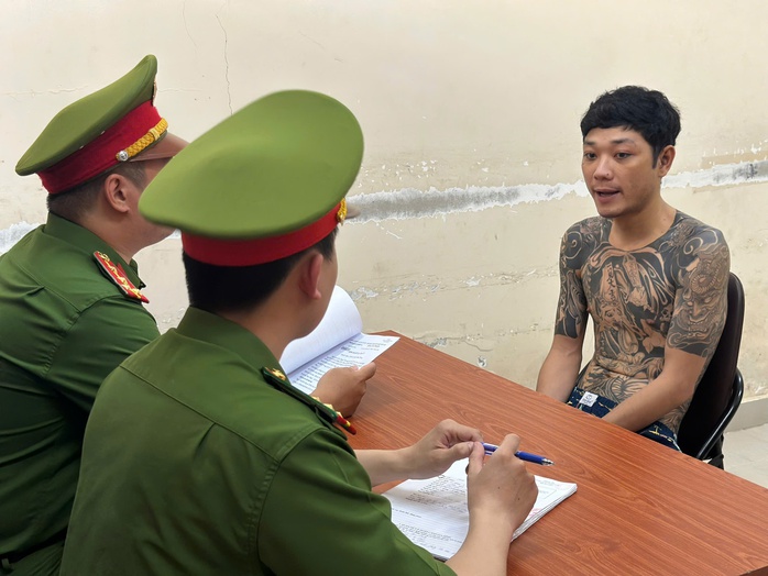 H&igrave;nh ảnh trinh s&aacute;t C&ocirc;ng an TPHCM ập v&agrave;o x&agrave;o huyệt của đầu nậu ma tu&yacute; - Ảnh 6.