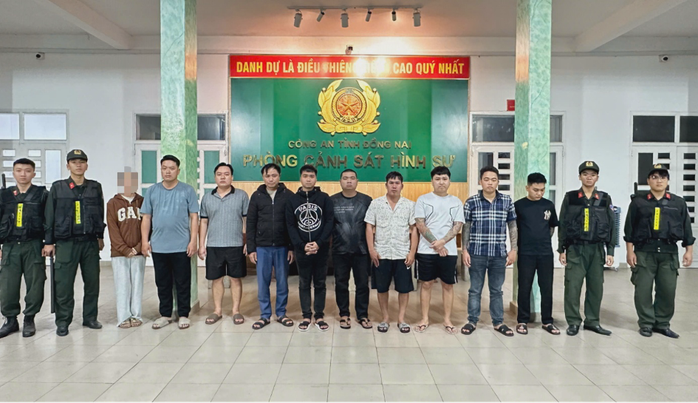 Nh&oacute;m đối tượng cho vay l&atilde;i suất cao 1095 % / năm bị bắt giữ tại Đồng Nai - Ảnh 1.