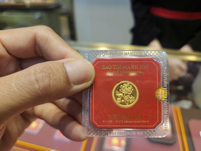 Gi&aacute; v&agrave;ng biến động mạnh tại TPHCM v&agrave; t&igrave;nh trạng mua v&agrave;ng tr&ecirc;n giấy năm 2026 - Ảnh 2.