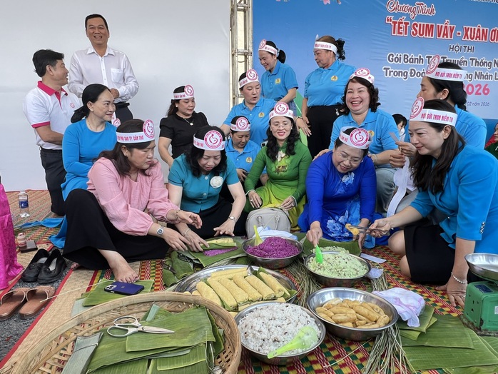 LĐLĐ TP Cần Thơ tặng 20.000 suất qu&agrave; Tết đến đo&agrave;n vi&ecirc;n, người lao động - Ảnh 9.