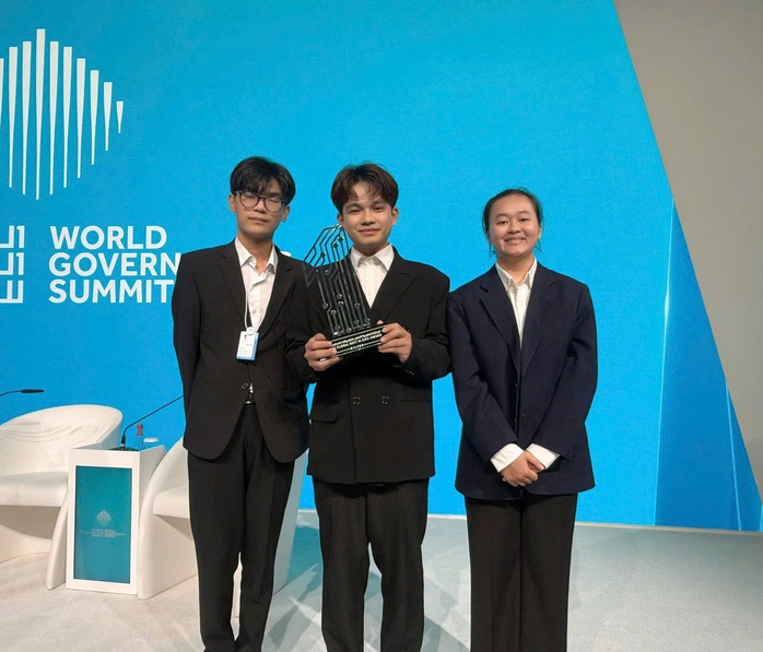 Trường ĐH Lạc Hồng đoạt giải bạc Global Best M-Gov Award 2026 tại Dubai - Ảnh 2.