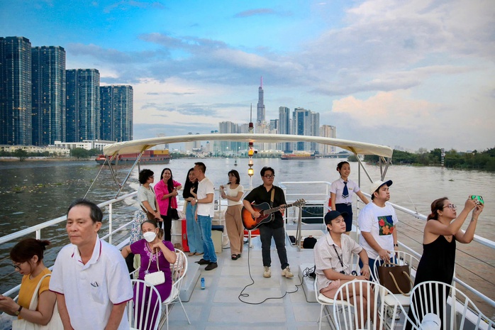 NHỮNG ĐIỂM ĐẾN VANG B&Oacute;NG MỘT THỜI (*): Đổi mới b&agrave;i bản để trở lại "đường đua" - Ảnh 1.