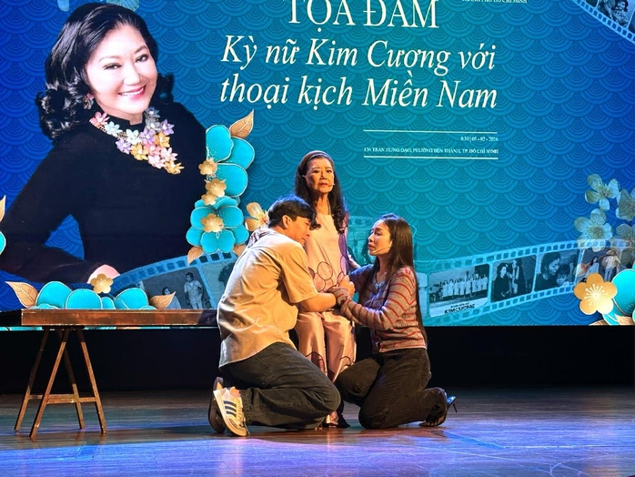 Trương Hạ, Trang Tuyền hồi hộp, x&uacute;c động khi được diễn với Kỳ nữ Kim Cương "L&aacute; sầu ri&ecirc;ng" - Ảnh 3.