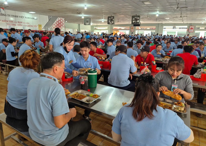 Hơn 8.200 lao động sum vầy trong "Bữa cơm tất ni&ecirc;n C&ocirc;ng đo&agrave;n" - Ảnh 1.