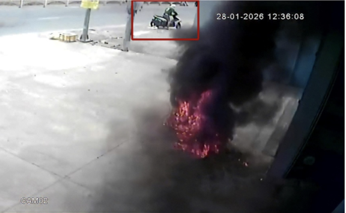 Cần Thơ Khởi tố người đ&agrave;n &ocirc;ng n&eacute;m bom xăng g&acirc;y ch&aacute;y &ocirc; t&ocirc; tải v&agrave;o năm 2026 - Ảnh 1.