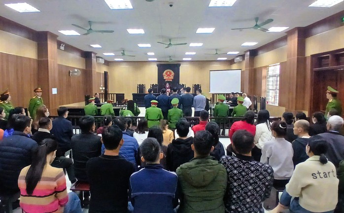 M&ocirc;i giới hối lộ, tr&ugrave;m giang hồ Mạnh "gỗ" nhận 3,092 tỉ đồng, đưa kiểm l&acirc;m 36,5 triệu đồng - Ảnh 1.