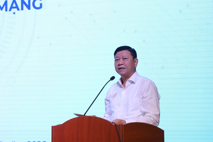 40% trẻ em 8&ndash;12 tuổi &ldquo;d&aacute;n mắt v&agrave;o điện thoại&rdquo; hơn 4 giờ mỗi ng&agrave;y - Ảnh 1.