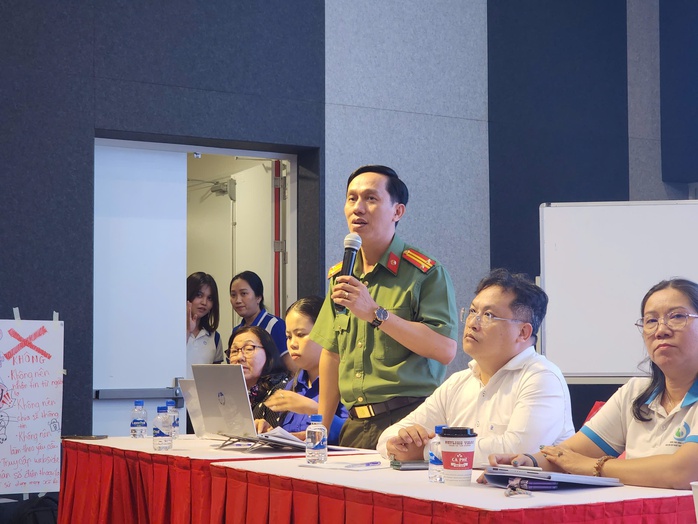 40% trẻ em 8&ndash;12 tuổi &ldquo;d&aacute;n mắt v&agrave;o điện thoại&rdquo; hơn 4 giờ mỗi ng&agrave;y - Ảnh 4.