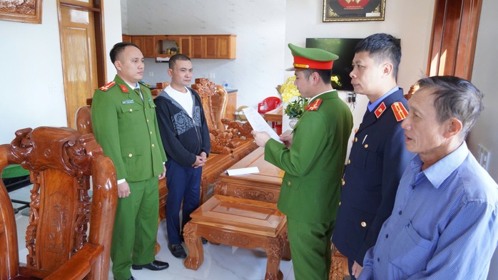 Khởi tố 3 đối tượng g&acirc;y rối trật tự c&ocirc;ng cộng với phụ nữ mang thai tại Quảng Trị - Ảnh 2.