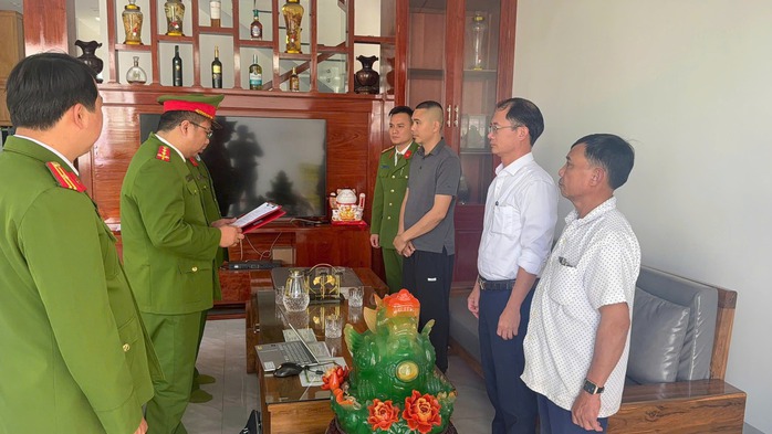 Khởi tố 3 đối tượng g&acirc;y rối trật tự c&ocirc;ng cộng với phụ nữ mang thai tại Quảng Trị - Ảnh 1.