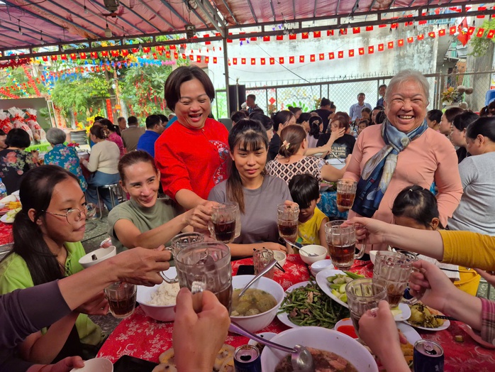 Người lao động vui xu&acirc;n, đ&oacute;n Tết - Ảnh 4.