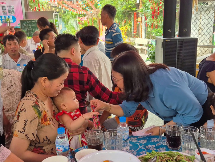 Người lao động vui xu&acirc;n, đ&oacute;n Tết - Ảnh 2.
