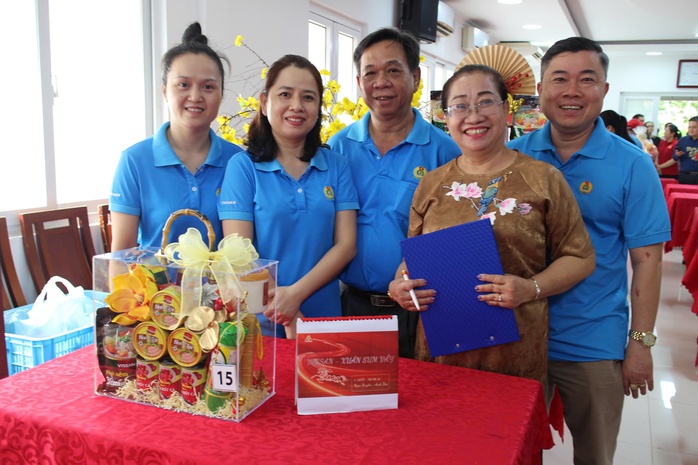 Người lao động vui xu&acirc;n, đ&oacute;n Tết - Ảnh 5.