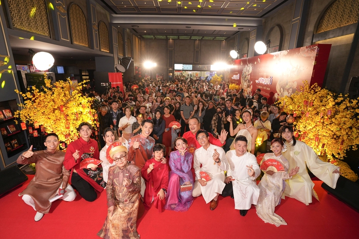 Vợ chồng Hồ Quang Hiếu - Tu&ecirc;̣ Như, Kh&aacute;nh Thi - Phan Hiển t&igrave;nh tứ thảm đỏ - Ảnh 11.