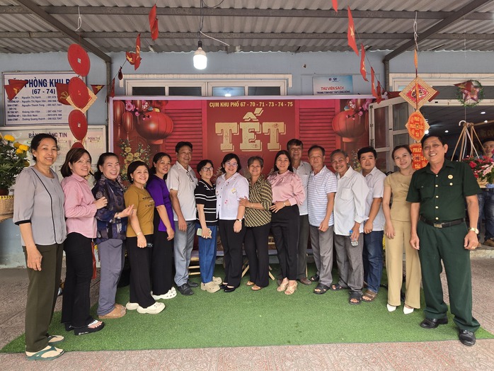 Lấy &yacute; kiến cử tri với Ph&oacute; b&iacute; thư Th&agrave;nh ủy TPHCM Văn Thị Bạch Tuyết  - Ảnh 3.