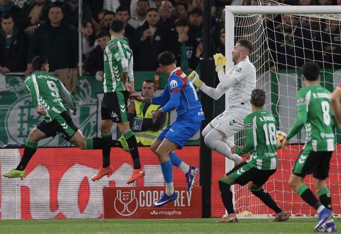 B&aacute;n kết C&uacute;p Nh&agrave; vua gọi t&ecirc;n Atletico Madrid - Ảnh 2.