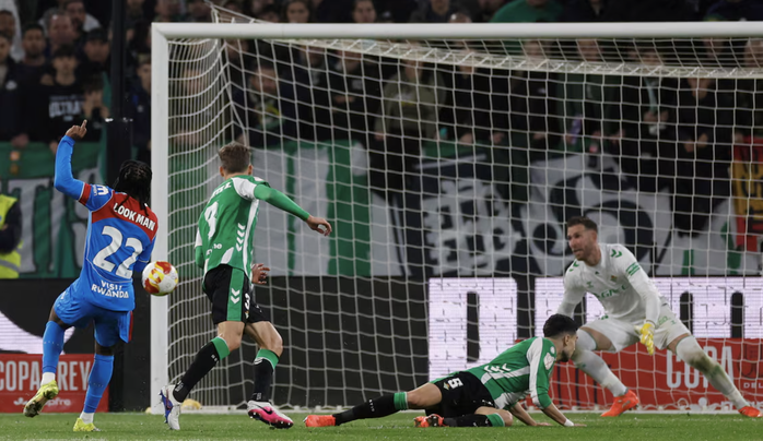 B&aacute;n kết C&uacute;p Nh&agrave; vua gọi t&ecirc;n Atletico Madrid - Ảnh 4.