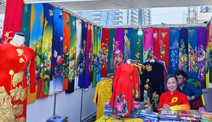 Cơn sốt &aacute;o d&agrave;i Tết 2026: 2 Triệu đơn h&agrave;ng tr&ecirc;n TikTok Shop b&ugrave;ng nổ doanh số - Ảnh 4.