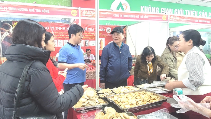 Đặc sản 3 miền Nổi bật Tại hội chợ Tết 2026 ở H&agrave; Nội - Ảnh 3.