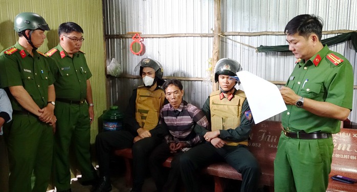 Bắt tạm giam người đ&agrave;n &ocirc;ng lợi dụng quyền tự do d&acirc;n chủ - Ảnh 1.