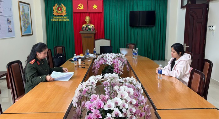 Khởi tố c&ocirc; g&aacute;i ph&aacute;t video khi&ecirc;u d&acirc;m tr&ecirc;n mạng x&atilde; hội - Ảnh 1.