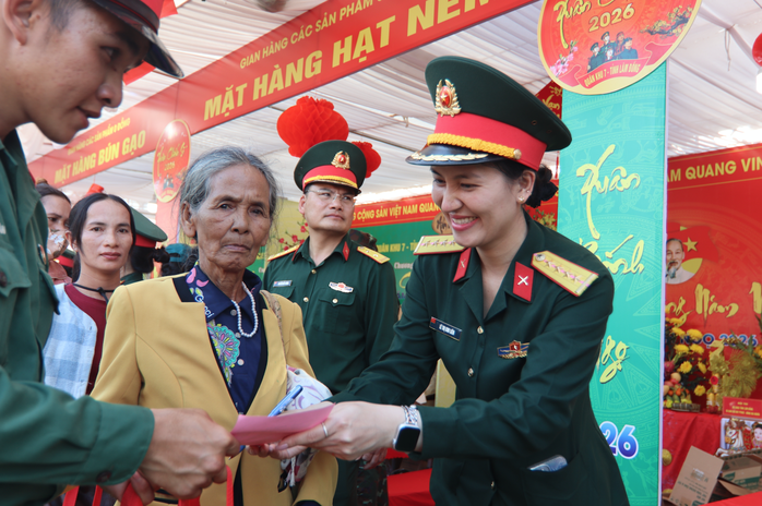 Chợ Xu&acirc;n 0 đồng v&agrave; cơm tất ni&ecirc;n ấm t&igrave;nh qu&acirc;n &ndash; d&acirc;n - Ảnh 1.