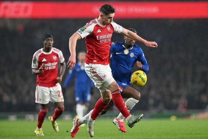 Th&aacute;ng 2 nghẹt thở, Arsenal &ldquo;trả gi&aacute;&rdquo; cho Wembley - Ảnh 1.