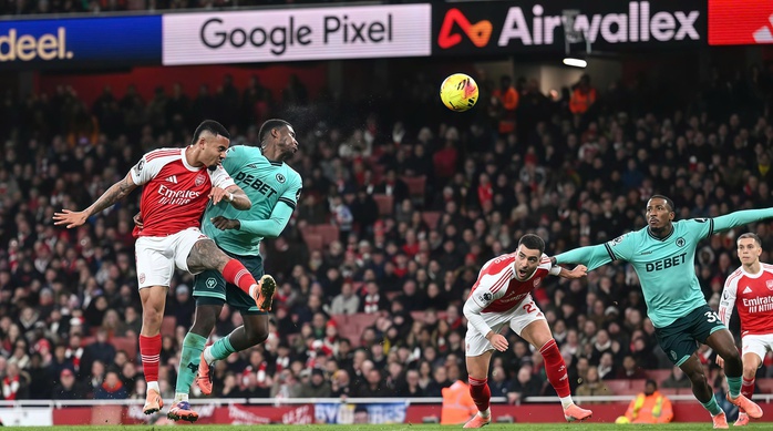 Th&aacute;ng 2 nghẹt thở, Arsenal &ldquo;trả gi&aacute;&rdquo; cho Wembley - Ảnh 2.
